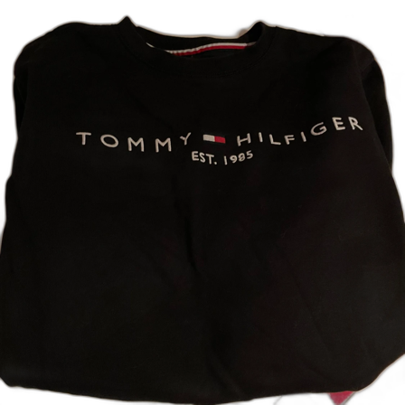 Svart tröja från Tommy Hilfiger storlek S
