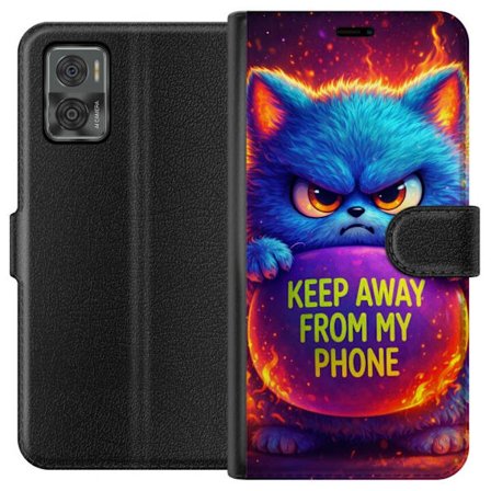 Kompatibelt Lommeboketui til Motorola Motorola Moto E22i Sinna lodne blå katt med teksten "Hold deg unna telefonen min" i neonfarger og ildlignende e