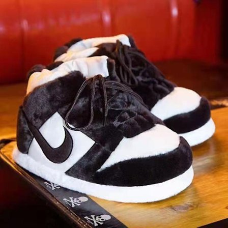 Plysj-sko som sneakers - Kreativ innpakning, myke og varme vinter-dra-sko