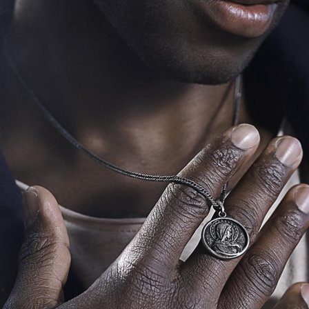 Sanctus | Vintage náhrdelník Panny Marie stříbrné barvy pro muže - Ocelové řetízky