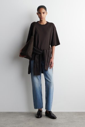 COS Women's T-Shirt Oversize in Marrone
