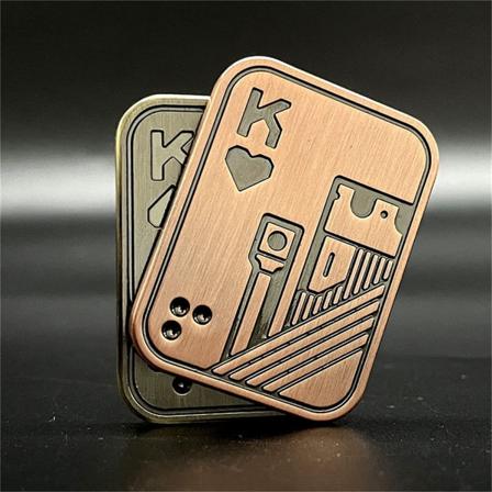 Metal Poker Push Card Legetøj Novelt Fidget Toys Spinning Top Dekompressionslegetøj Silver