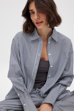 NA-KD - Skjorte i avslappet bomull - Sommerklær - Marineblå/Stripetete - EU 40