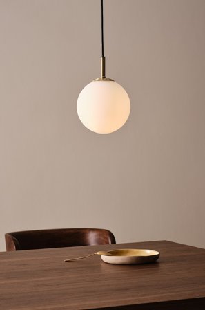 Jotex - EKMAN Vinduslampe Messing/opalglass - Kjøp Vinduslamper hos Jotex