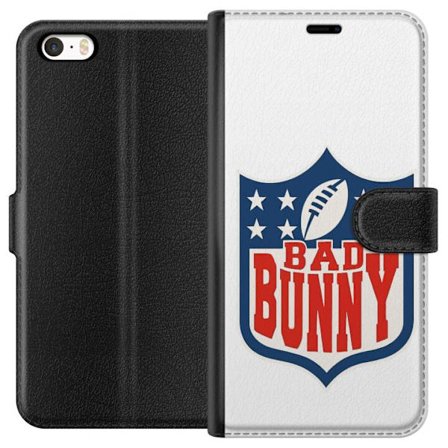 Kompatibelt Lommeboketui til Apple iPhone SE (2016) Bad Bunny rød grafisk plakat med portrett og typografi i latinamerikansk popdesign