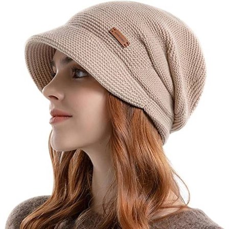 Fleeceforet strikket hue til kvinder med skygge, en løstsiddende kabelstrikket hue til koldt vejr.