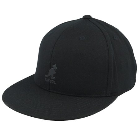Kangol - Černá fitted Kšiltovka - Flat Peak Black Fitted @ Hatstore