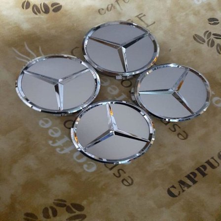 Sarja, jossa 4 pyörän keskiökuppia B66470202 / A2204000125 tähtilogolla -FQ-