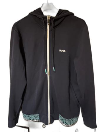 Svart hoodie från BOSS med dragkedja