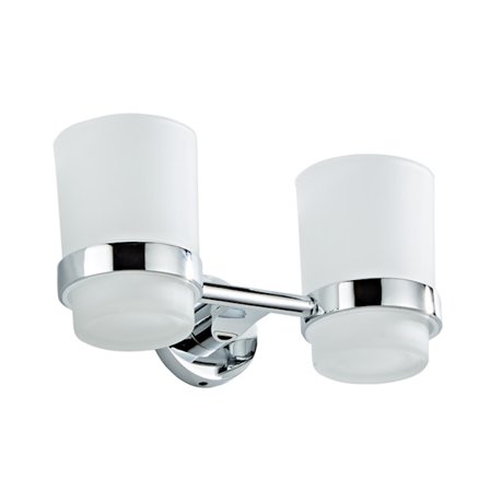 To tandbørstebægre og en tandbørsteholder gør badeværelset