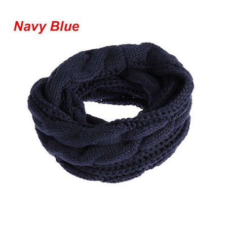 Neulottu paksu kaulahuivi ympyräkaapeli laivastonsininen