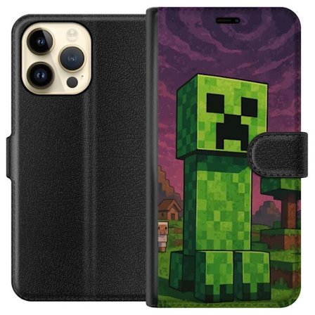 Kompatibel Tegnebogsetui til Apple iPhone 14 Pro Max Blockig grön figur i pixlad fantasivärld med träd hus och djur i retro spelmiljö