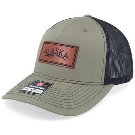 Wild Spirit - Grön trucker Keps - Engraved Alaska Mountain Box Patch Loden/Black @ Hatstore