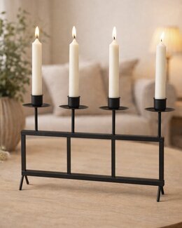 Schmiedeeiserner Kerzenhalter – mit Platz für Stickereien