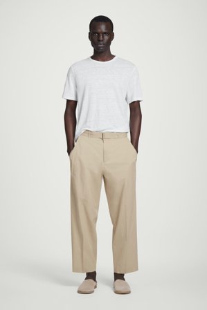 COS Männer Schmal Zulaufende Baumwollhose Mit Gürtel in Beige
