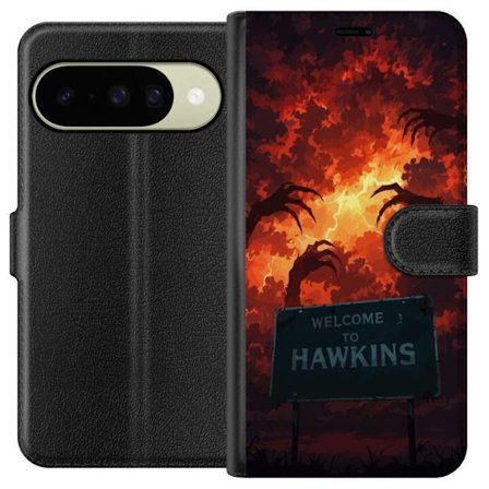 Kompatibel Tegnebogsetui til Google Pixel 10 Mørk apokalyptisk fantasy scene med brændende himmel og Hawkins-skilt i Stranger Things-stil