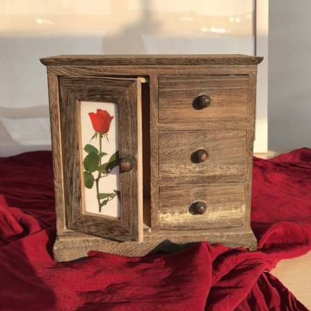 1 stk rosenmønstret smykkeskrin i tre, antikk retro massivt tre