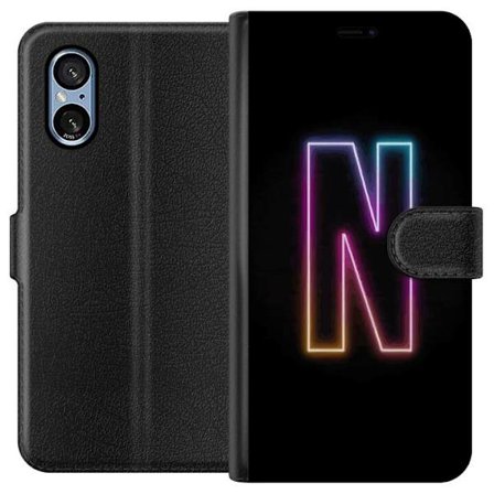 Yhteensopiva Lompakkokotelo Sony Sony Xperia 10 VI Minimalistinen neonkirjain N värinvaihtuvassa valossa mustaa taustaa vasten