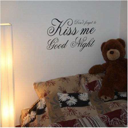 Don't forget to kiss me good night, Väggord