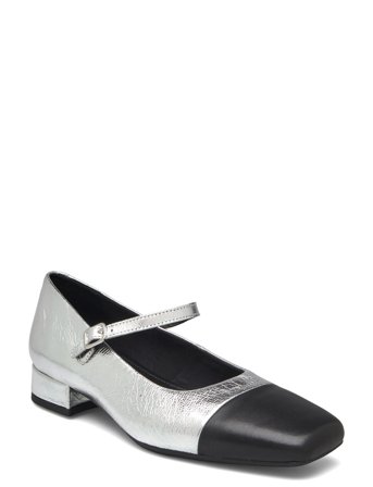 VAGABOND | Debbi | 39