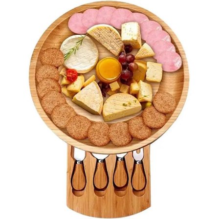 Pyöreä bambuinen juustolauta veitsellä, viipaloijalla, haarukalla ja lusikalla, juustonleikkuulauta, puinen leikkuulauta, keittiövälineet juustolle ja