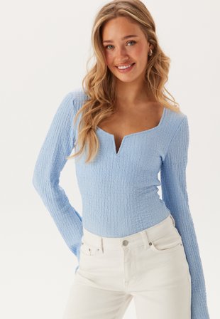 Bubbleroom - Structured V-Neck Top - Light blue - Kläder