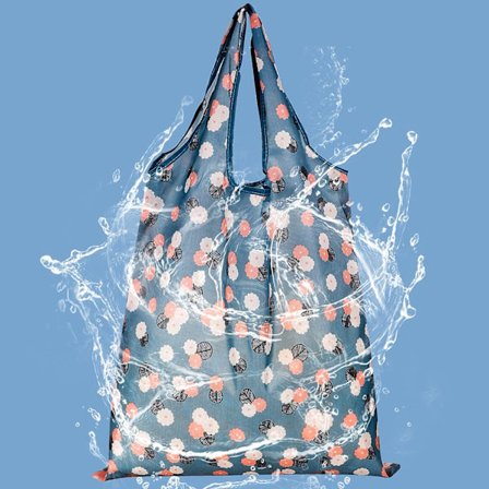 En liten återanvändbar daisy-tote, en hopfällbar tote, en tvätttote, en