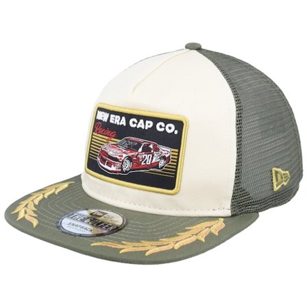 New Era - Beige trucker Kasket - Ne Motorsport Golfer Off White/Olive Trucker @ Hatstore