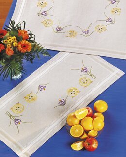 Broderipakke Løper Krokus og kylling, med eller uten garn - Med garn - Permin