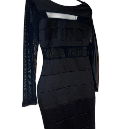 Svart långärmad klänning med meshdetaljer