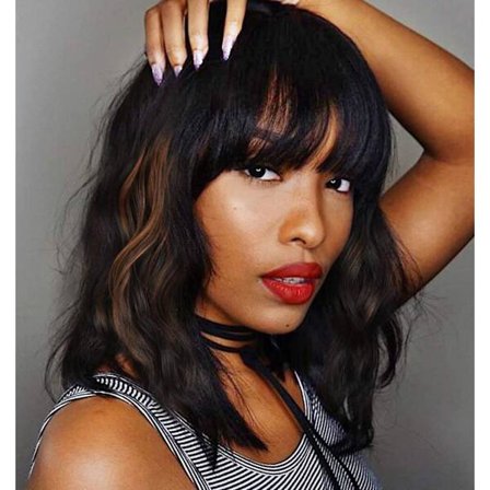 Svart blandad bruna slingor peruker för kvinnor kort vågig lockig peruk med lugg naturligt utseende syntetiskt hår peruker värmebeständig fiber peruk 