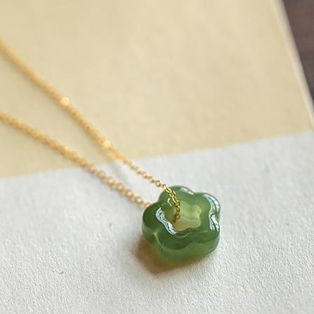 Vintage imitasjon Hetian Jade halskjede blomsteranheng hul Cl A2