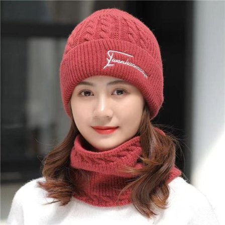 Knitted Beanie RED - spot ale