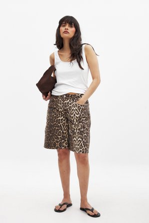 NA-KD weite Jeans-Shorts mit niedriger Taille - Bermudashorts - Leopard - EU 32