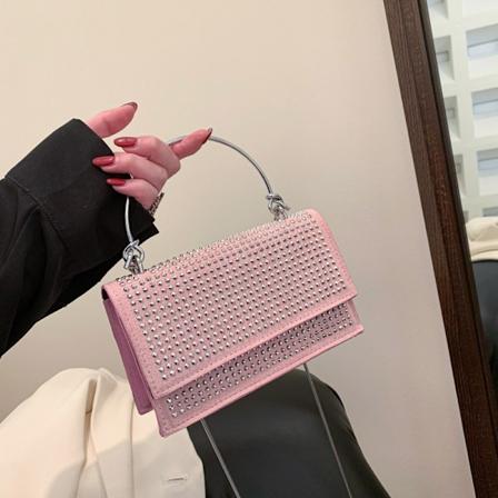 Yksinkertainen vapaa-ajan strassi neliöpussi naisten 2023 kesä uusi trendikäs kiiltävä ketju kannettava olkalaukku Pink