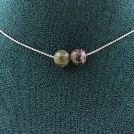 Stenar och mineraler. Halsband med 2 Dragon's Blood Jaspis pärlor 8 mm. Rostfri kedja Halsband för kvinnor, män. Personlig storlek