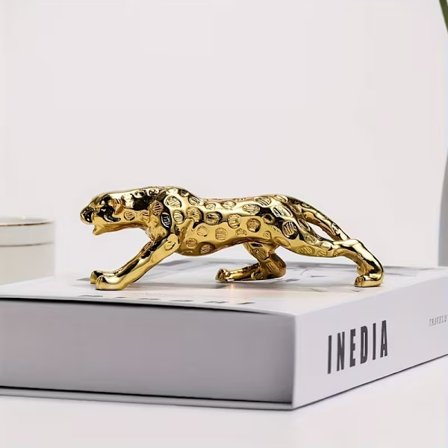 Sølvbelagte leopard- eller løvefigurer er egnet for plassering på soverommet.