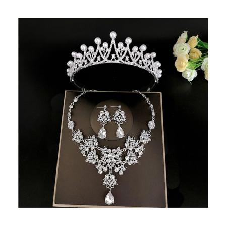 Brude Tiaraer Krone Sæt Med Øreringe Kit & Necklace Håndlavet luksus krystal hår tilbehør til 9