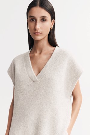 Soft Goat - Boucle V-neck - Women cashmere sweater - S - Sand