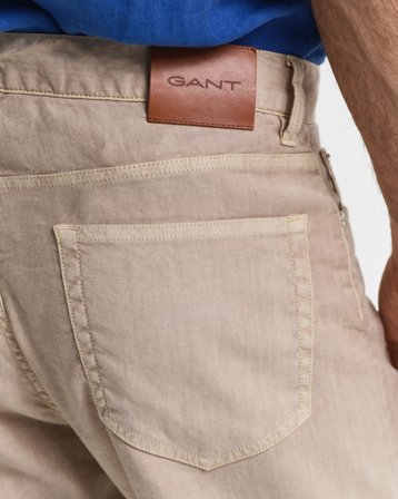 GANT Herren Regular Fit Jeans aus Baumwolle und Leinen (33/34) Braun Beige