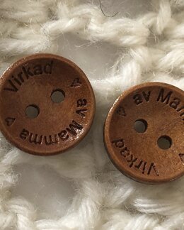 Träknapp Virkad av Mamma 15 mm mörkbrun