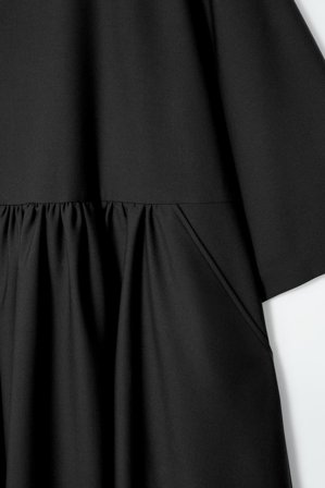 COS Sukienka Z Mieszanki Z Wełną Z Zebranym Materiałem in Czarny