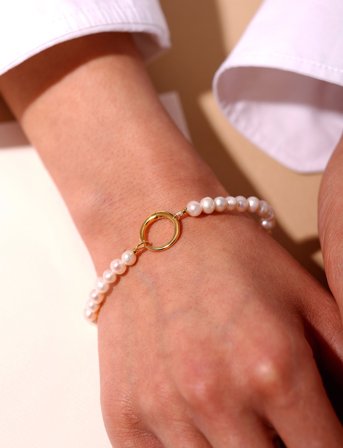 Design Letters Pearl Charm Lock Chain Bracelet, Gold Plated - Gold - 5 MM