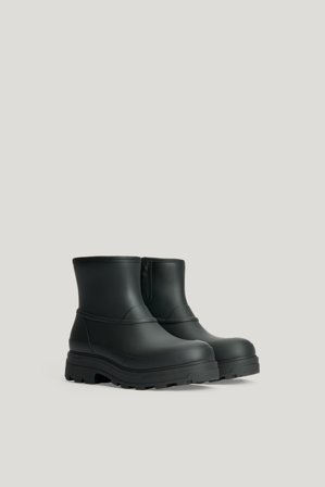 Tretorn X Kassl Editions Estelle — Rubber Boot Women — Black | Vêtements d’extérieur, bottes en caoutchouc, vestes et vêtements de pluie pour femmes, 