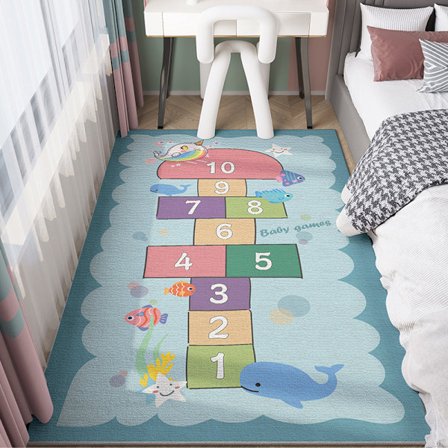 Lastenhuoneen leikkimatto, makuuhuoneen sängynalusmatto, vauvan sisääntulon putoamista estävä vanne, sarjakuvaprintti