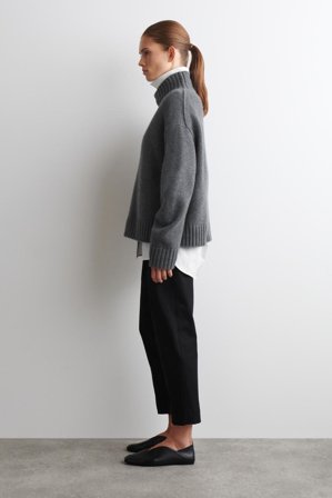 COS Women's Pantaloni Slim Cropped in Nero