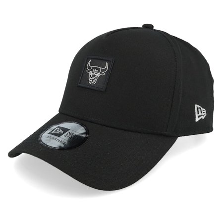 New Era - NBA Svart adjustable Keps - Chicago Bulls Metallic Patch Black A-frame Adjustable @ Hatstore