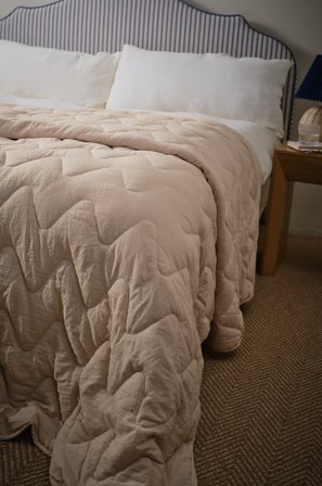 Jotex - Sengeteppe Lys beige - RORY - Kjøp Sengetepper hos Jotex