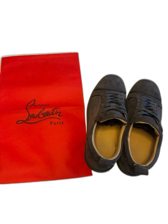 Mörkgrå mocka sneakers från Louboutin