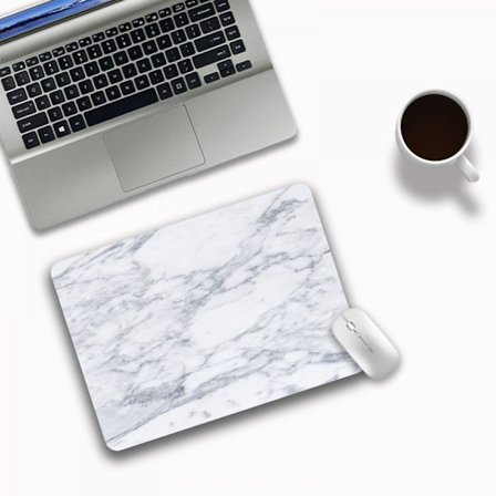 Ultra tynn mellomstor spillmusematte (210*260*2mm overflate, slitesterk polykarbonatoverflate, silikon+stoff) Hvit